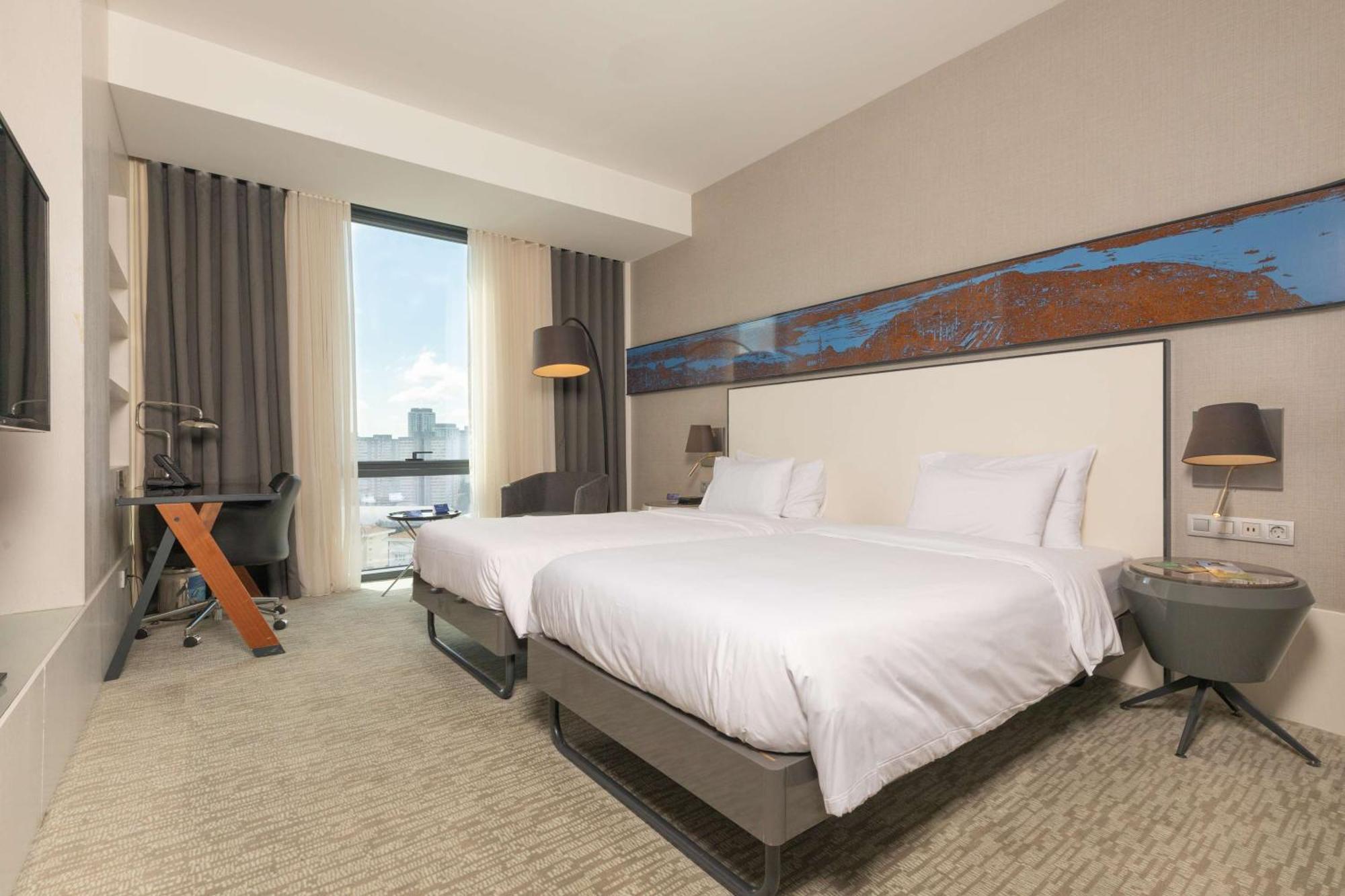 Radisson Blu Hotel Istanbul Asia Eksteriør bilde A guest room at the hotel